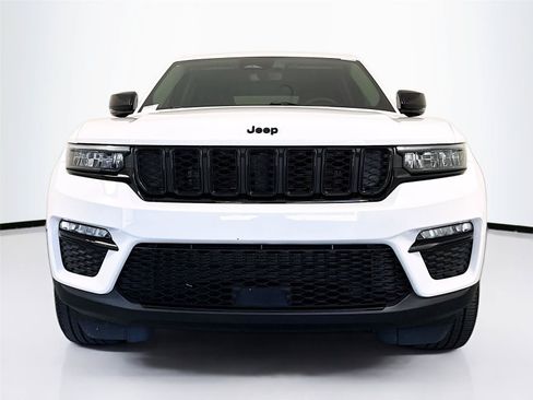 Used 2023 Jeep Grand Cherokee Limited w/ Black Appearance Package AWD/4WD image 29