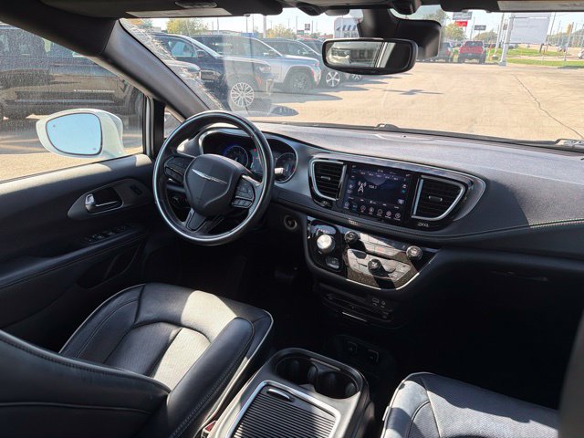 Used 2020 Chrysler Pacifica Limited w/ Advanced Safetytec Group FWD image 10