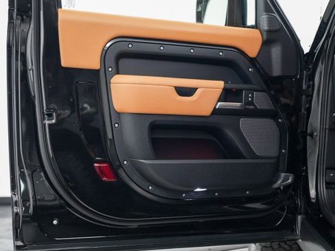 Used 2024 Land Rover Defender 90 V8 image 26