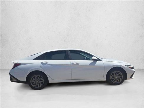Used 2024 Hyundai Elantra SEL image 4
