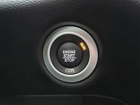 Used 2020 Chrysler Pacifica Touring w/ S Appearance Package image 30