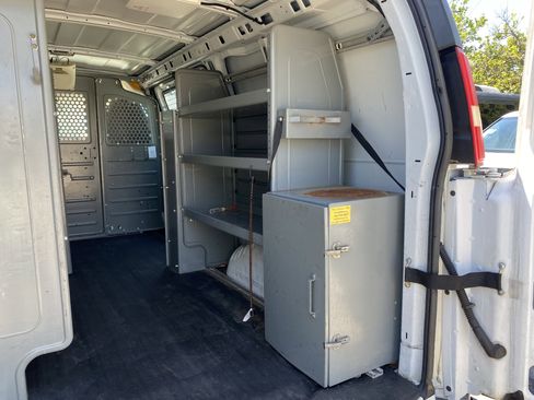 Used 2014 Chevrolet Express 2500 RWD image 22