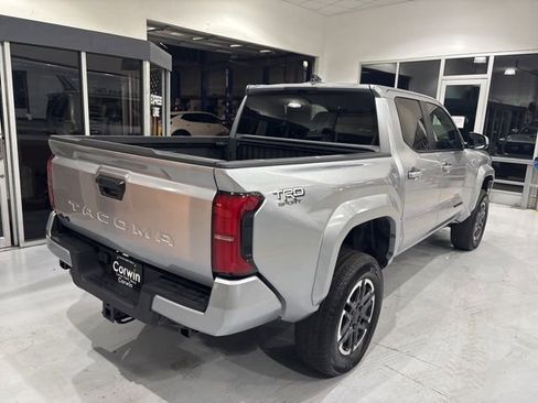 Used 2025 Toyota Tacoma TRD Sport image 9