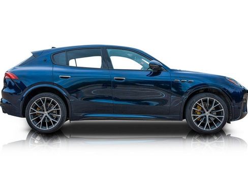 Used 2023 Maserati Grecale Modena image 2