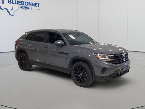 Used 2021 Volkswagen Atlas Cross Sport SE FWD image 3