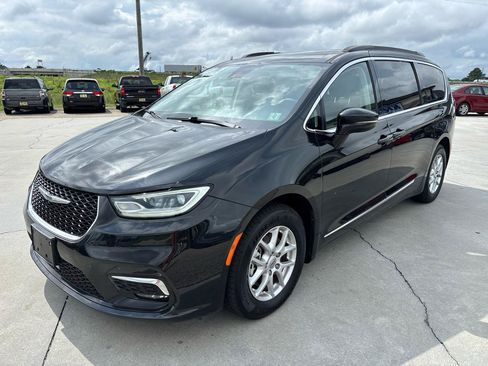 Used 2022 Chrysler Pacifica Touring-L FWD image 8