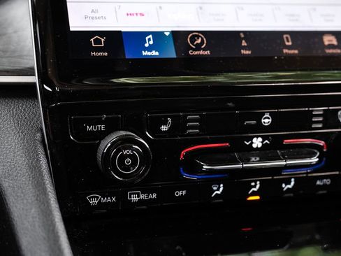 Used 2023 Jeep Grand Cherokee L Limited w/ Black Appearance Package RWD image 32