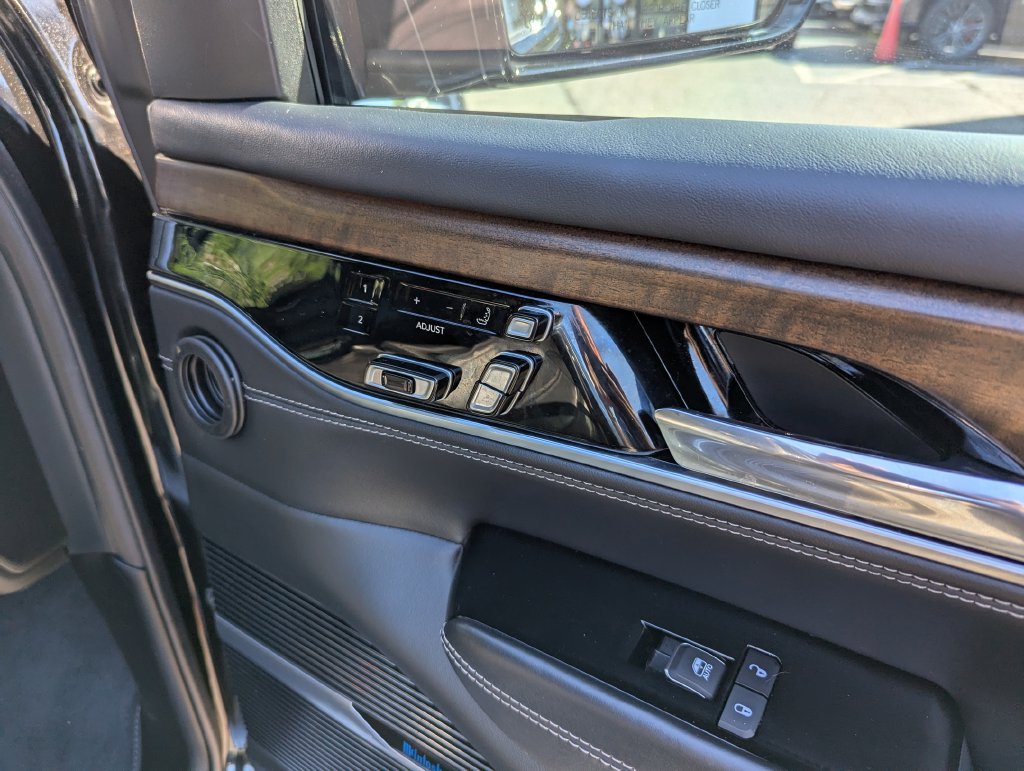 Used 2022 Jeep Grand Wagoneer Series II w/ Convenience Group III AWD/4WD image 37
