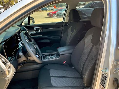 Certified 2021 Kia Sorento LX image 8