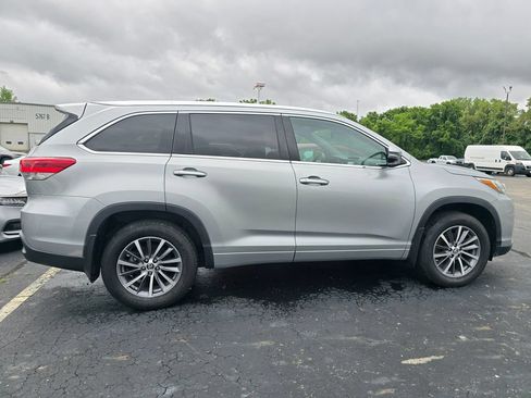 Used 2018 Toyota Highlander XLE AWD/4WD image 8