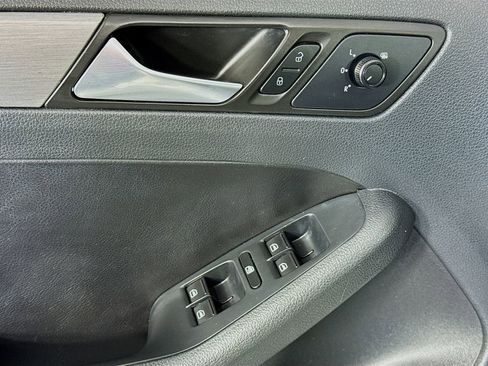 Used 2016 Volkswagen Jetta Sport image 18