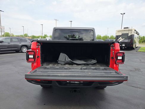 Used 2024 Jeep Gladiator Sport image 15