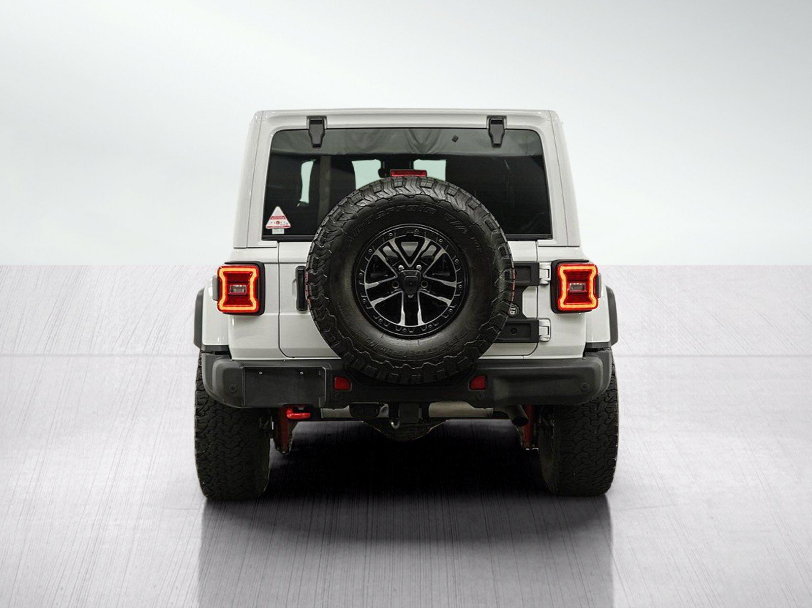 Used 2025 Jeep Wrangler Unlimited Rubicon AWD/4WD image 4