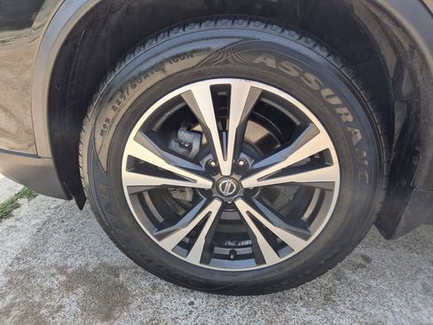 Used 2020 Nissan Rogue SV w/ Premium Package FWD image 17