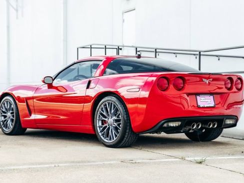Used 2005 Chevrolet Corvette Coupe w/ Preferred Equipment Group RWD image 7