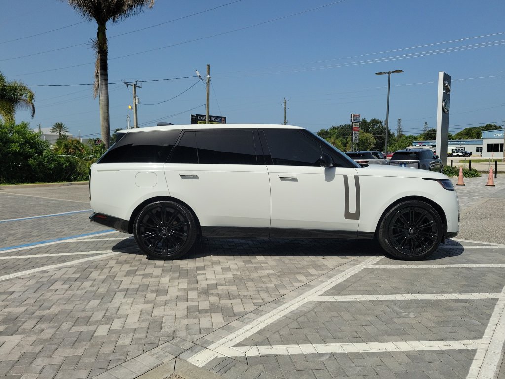 Used 2025 Land Rover Range Rover Long Wheelbase SE AWD/4WD image 6