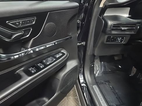 Used 2024 Lincoln Corsair AWD image 32