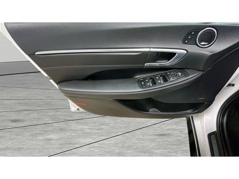 Used 2022 Hyundai Sonata Limited image 9