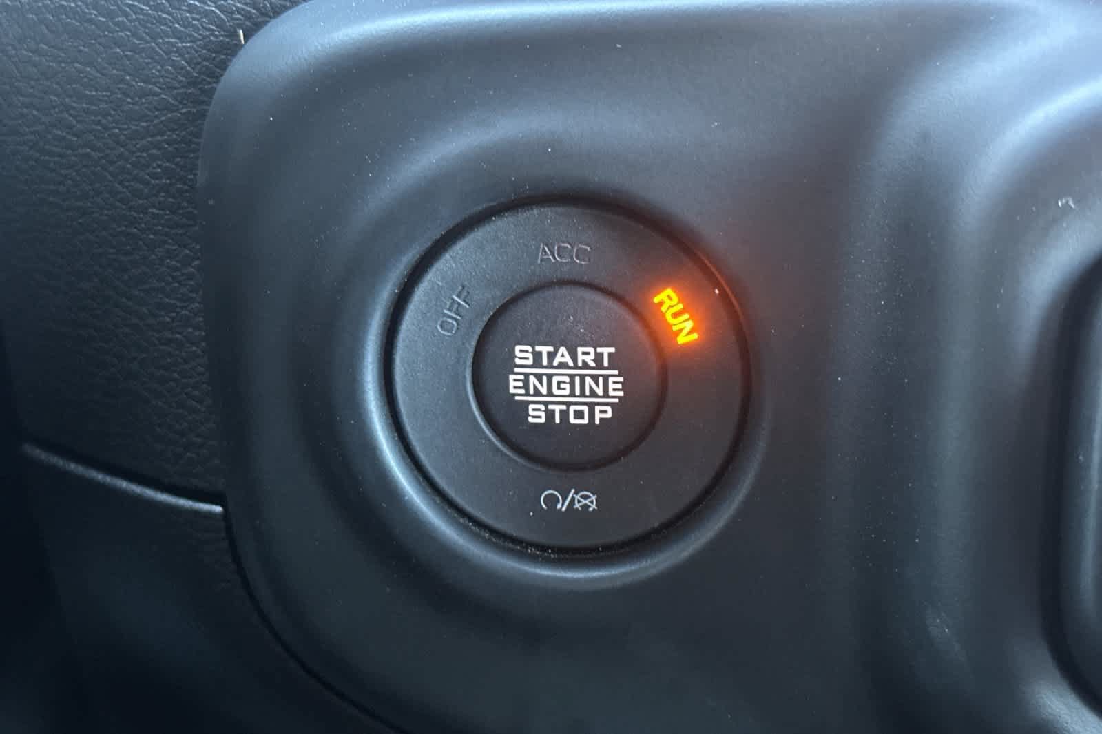 Used 2022 Jeep Wrangler Unlimited Rubicon w/ Cold Weather Group AWD/4WD image 25