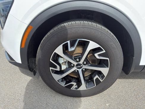 Used 2024 Kia Sportage EX AWD/4WD image 13
