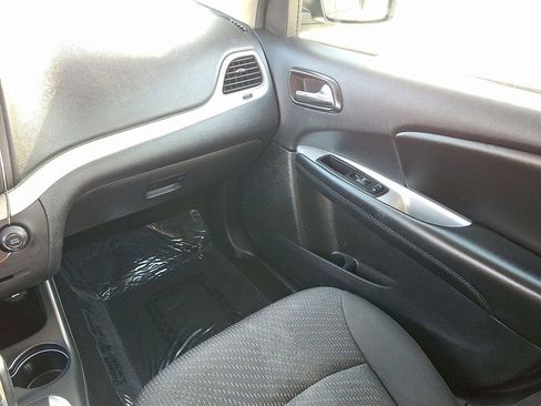 Used 2019 Dodge Journey SE w/ Premium Group image 17