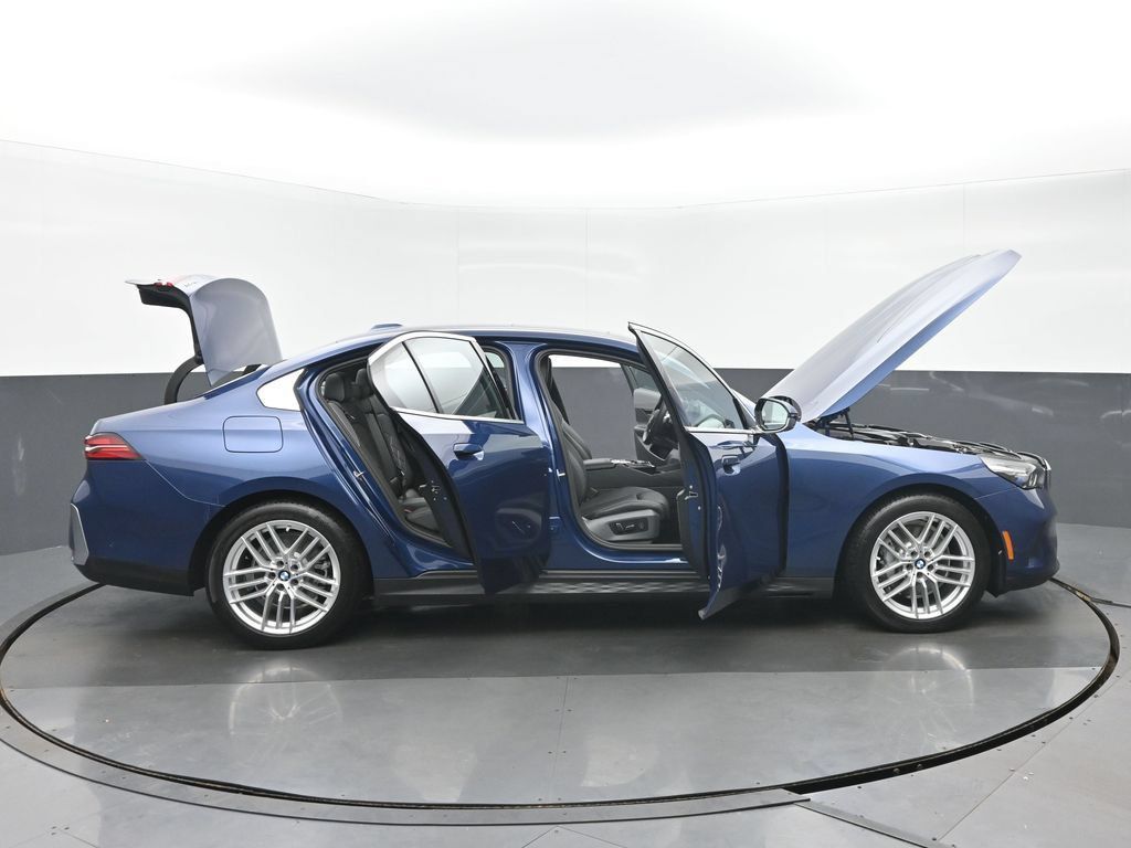 Used 2024 BMW 530i xDrive w/ Premium Package AWD/4WD image 40