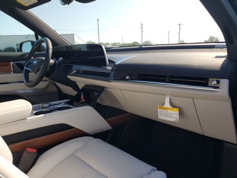 New 2026 Cadillac Vistiq Luxury image 28