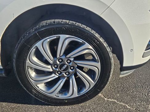 Used 2024 Lincoln Navigator Reserve image 3