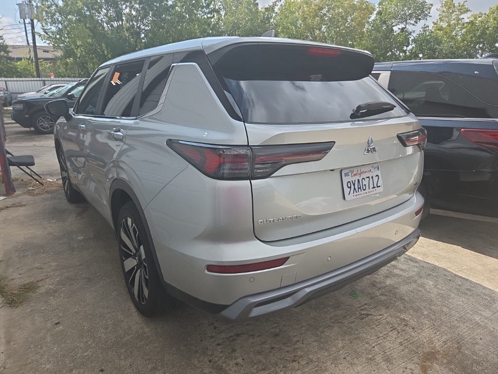 Used 2025 Mitsubishi Outlander SE AWD/4WD image 8