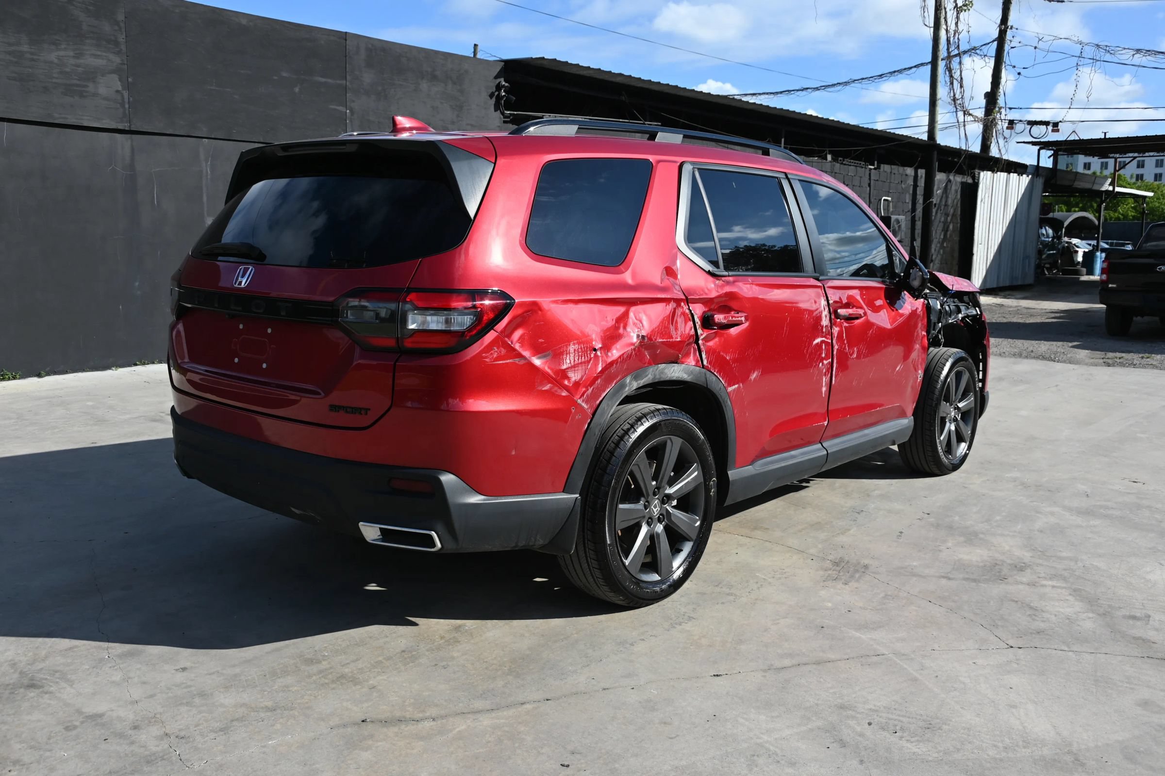 Used 2025 Honda Pilot Sport image 3