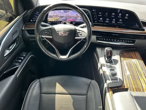 Certified 2023 Cadillac Escalade Premium Luxury image 17