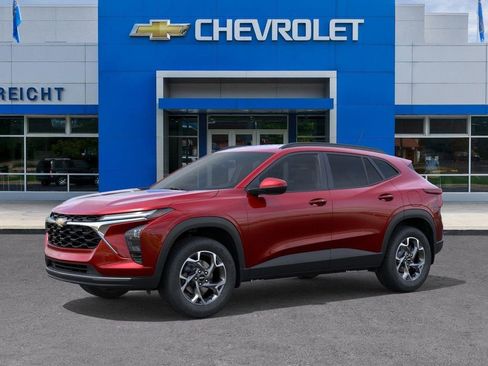 New 2026 Chevrolet Trax LT w/ Driver Confidence Package FWD image 2