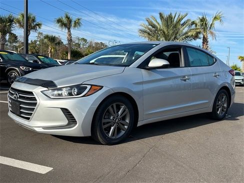 Used 2018 Hyundai Elantra SEL image 2