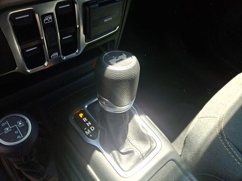 Used 2025 Jeep Wrangler Unlimited Sahara AWD/4WD image 16