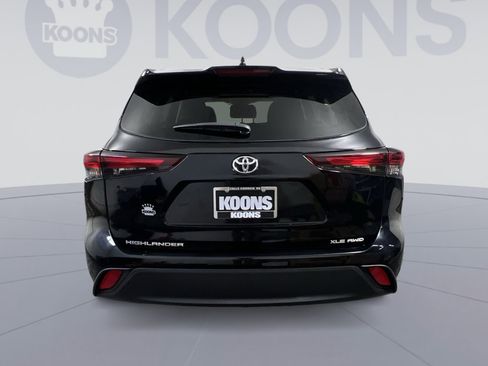 Used 2024 Toyota Highlander XLE AWD/4WD image 10