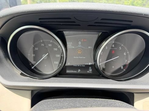 Used 2020 Land Rover Discovery Landmark AWD/4WD image 19