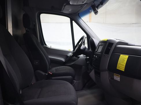 Used 2018 Mercedes-Benz Sprinter 2500 image 9