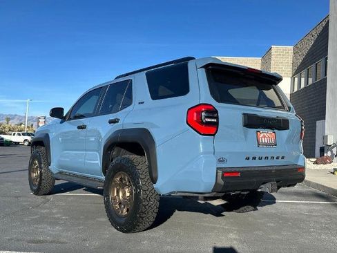 Used 2025 Toyota 4Runner SR5 AWD/4WD image 4