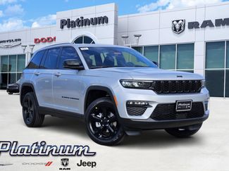 New 2025 Jeep Grand Cherokee Limited w/ Black Appearance Package AWD/4WD 360° Tour