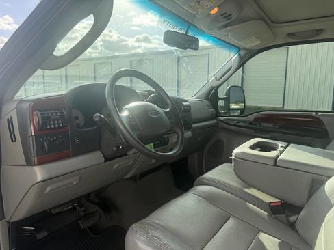 Used 2006 Ford F350 Lariat image 49
