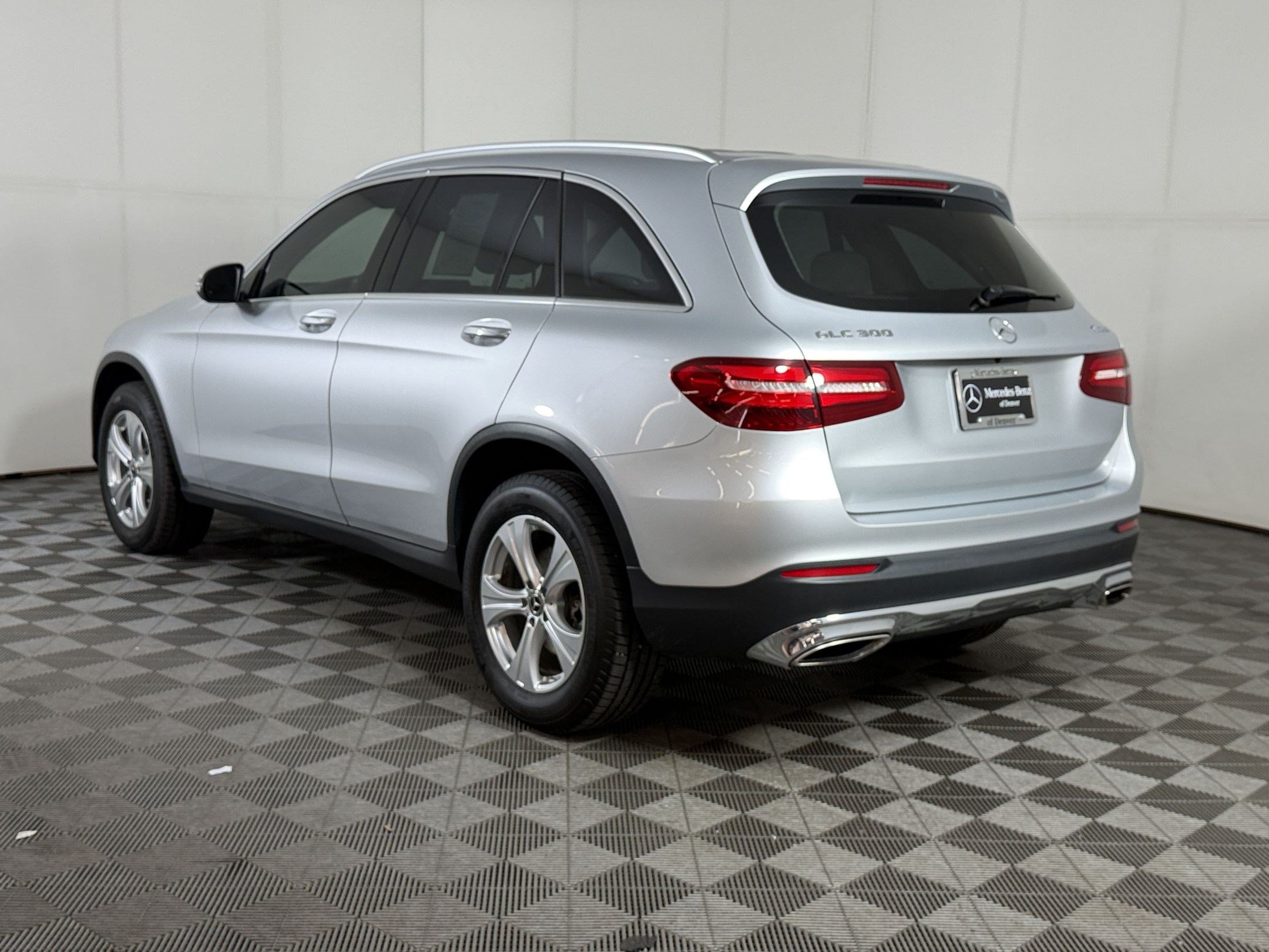 Used 2017 Mercedes-Benz GLC 300 4MATIC image 3
