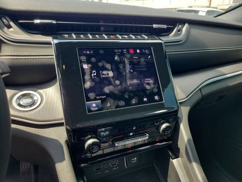 Used 2024 Jeep Grand Cherokee Altitude AWD/4WD image 14