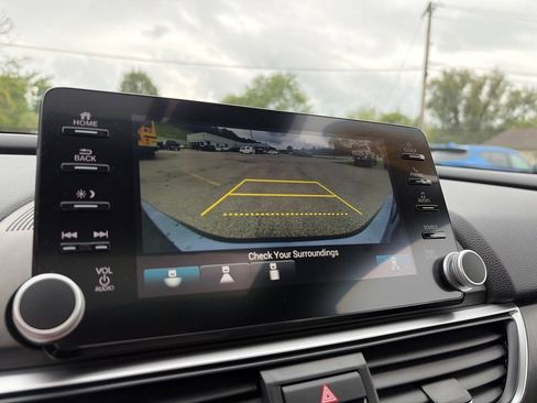 Used 2020 Honda Accord EX image 30