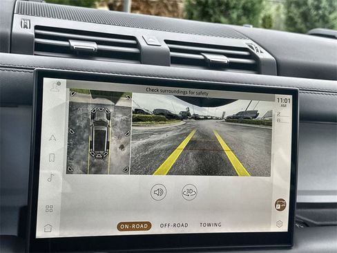 Used 2025 Land Rover Defender 130 X-Dynamic SE image 25