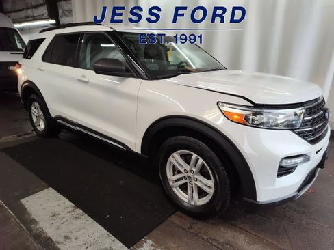 Used 2024 Ford Explorer XLT w/ Equipment Group 202A image 4