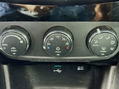 Used 2013 Chrysler 200 Limited w/ Sun/Sound Group image 17