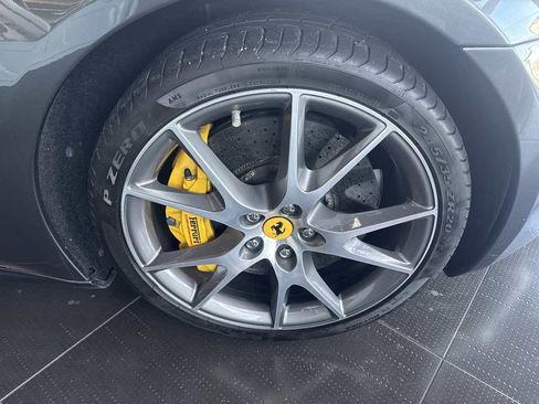 Used 2014 Ferrari California image 12