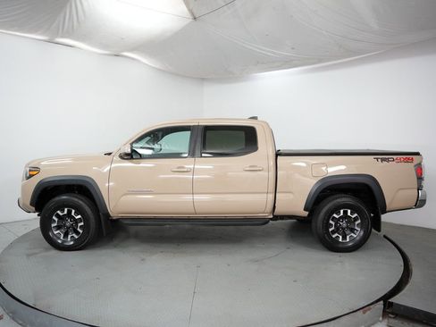 Used 2020 Toyota Tacoma TRD Off-Road image 4