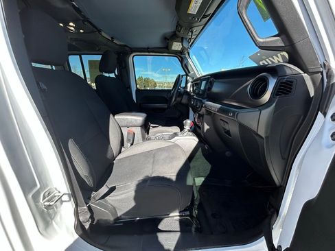 Used 2019 Jeep Wrangler Unlimited Sport S image 33