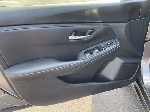 Used 2025 Nissan Sentra SV FWD image 14